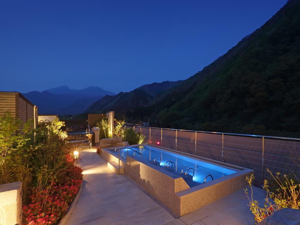 Asaya Hotel Nikko Buitenkant foto A rooftop onsen in Japan