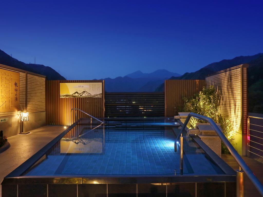 Asaya Hotel Nikko Buitenkant foto A rooftop onsen in Japan