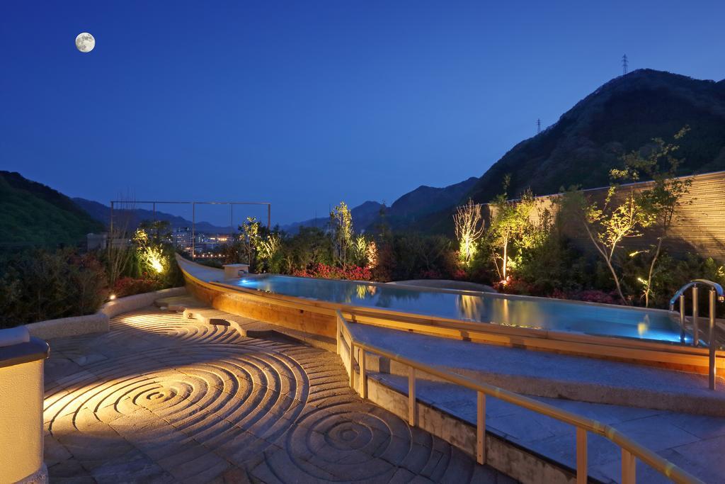 Asaya Hotel Nikko Buitenkant foto The resort at night