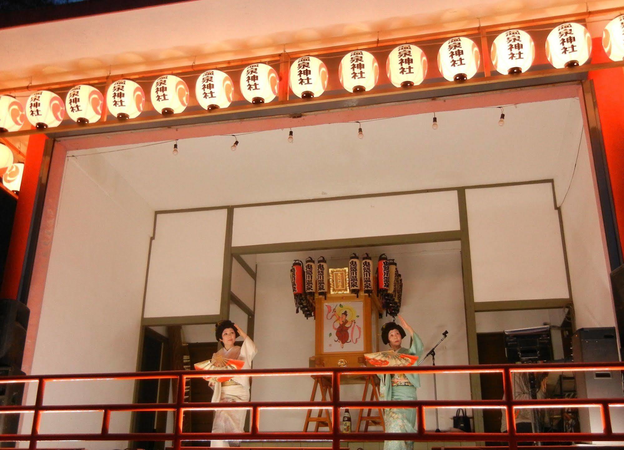 Asaya Hotel Nikko Buitenkant foto A scene from a bunraku performance